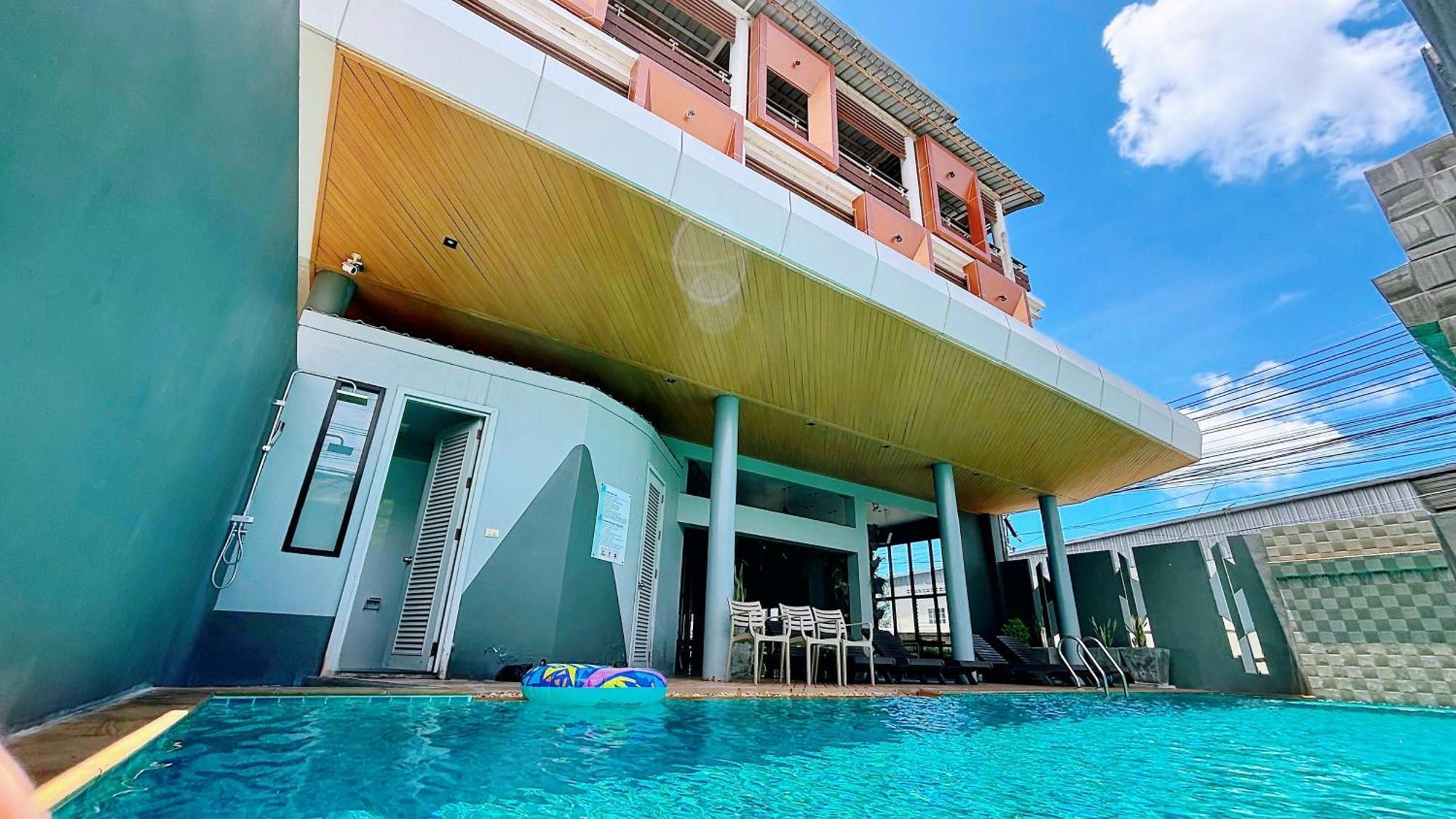Oyo 241 Ratana Sakdidet Hotel Phuket